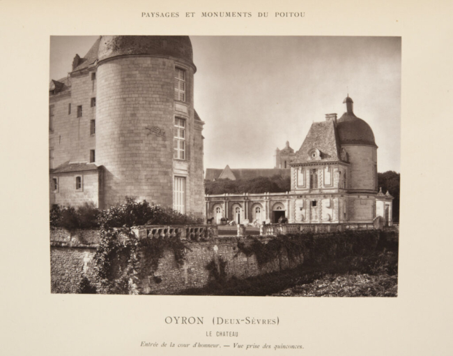 AP 64 - T VIII : Oiron, Entrée de la cour d'honneur - Vue prise